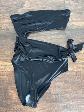 Good American Black One-Shoulder Swimsuit with Side Tie